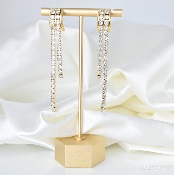 NEW 18K Gold Plated Elegant CZ Diamond Tassel Earrings - Picture 9 of 10